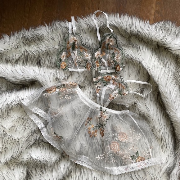 Adorable Fairy Nymph Floral Embroidered Lingerie - Picture 6 of 8